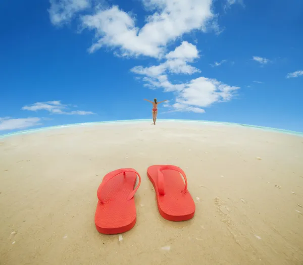 Red flip flops on the beach — Stock Photo, Image