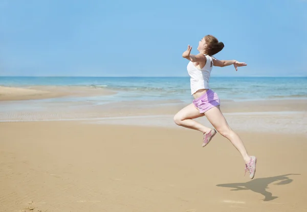 Young woman on the Beach — Stock Photo, Image