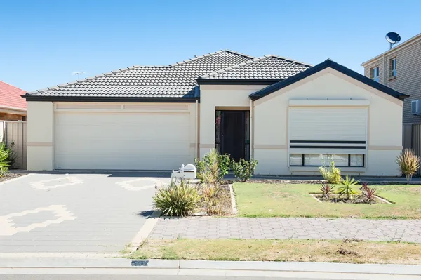 Modern Suburban House — Stock Photo, Image