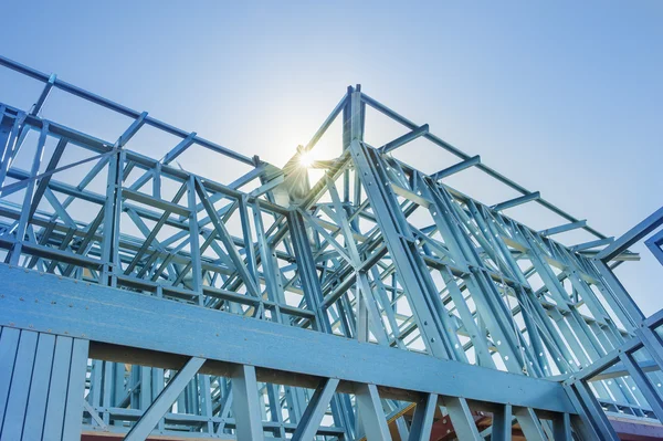 Nova casa de construção enquadramento. — Fotografia de Stock