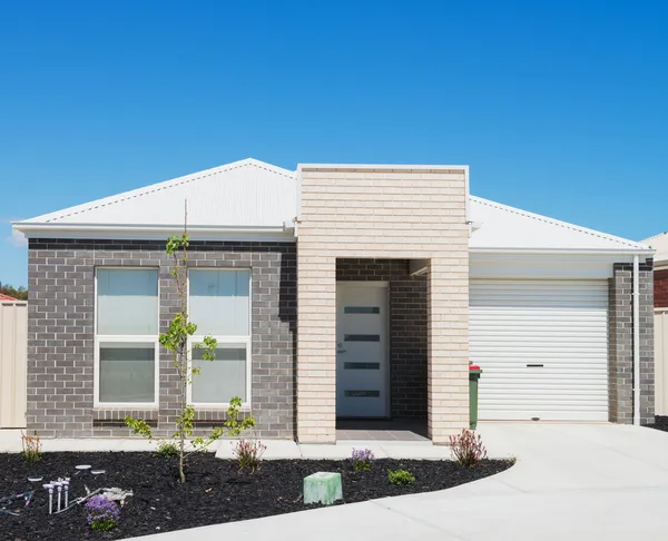 Modern Suburban House — Stock Photo, Image