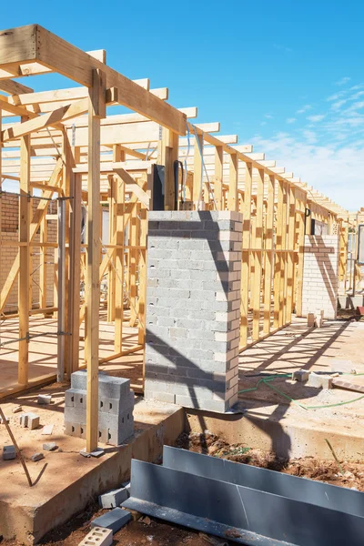 Nova casa de construção enquadramento. — Fotografia de Stock