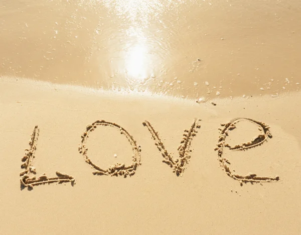 Wort Liebe im Sand — Stockfoto