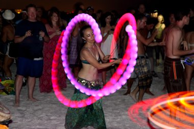 Sema dansçılar ve seyircilerin drum Circle siesta anahtar