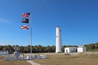 egmont anahtar deniz feneri ve florida tampa Bay'de bayrakları