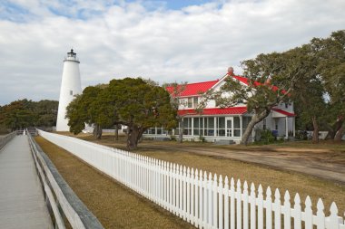 Kuzey Carolina dış kenarında bulunan ocracoke adası feneri