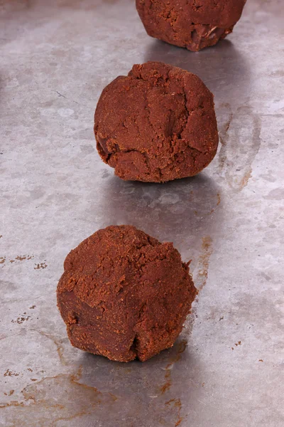 Bollar av choklad cookie deg redo att bakas — Stockfoto