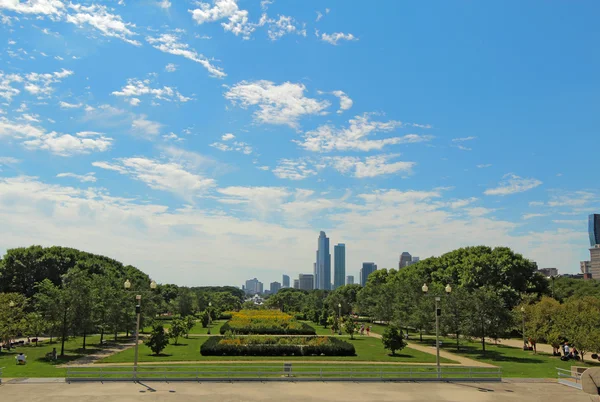 Milenyum park ve Chicago kısmi bir manzarası — Stok fotoğraf