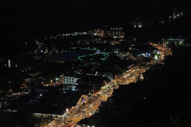 ana yol boyunca gatlinburg, tennessee hava gece görünümü
