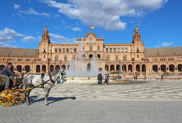 Turystów w plaza de espana w Sewilla, Hiszpania — Zdjęcie stockowe