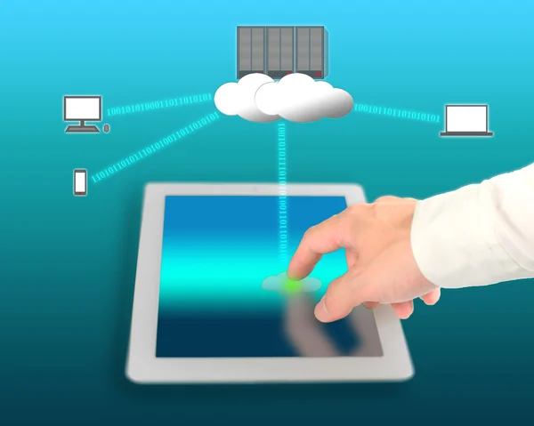 Işadamı bulut bilgisayar bağlanmak için ağ aygıtını kullan — Stok fotoğraf