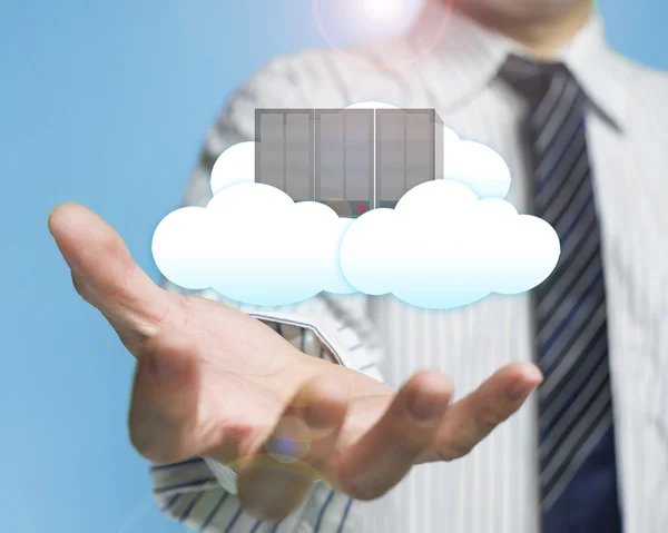 Uomo d'affari apertura palmo con cloud e server cloud computing s — Foto Stock