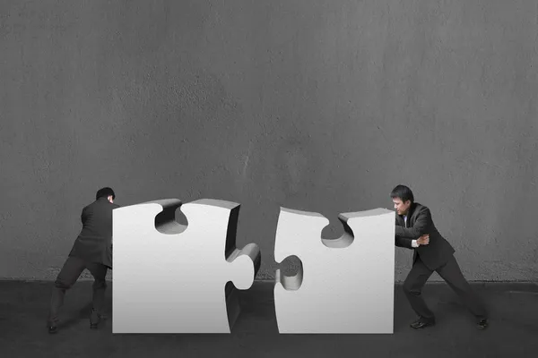 İşadamları itme iki ağır bulmaca Betonda birlikte bac duvar