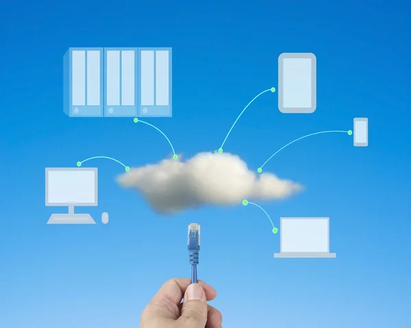 Sujete el cable de red Conéctese al servicio de computación en nube —  Fotos de Stock