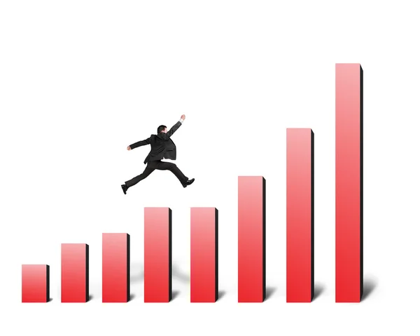 Podnikatel běžet a skákat na pruhový graf v bílém pozadí — Stock fotografie