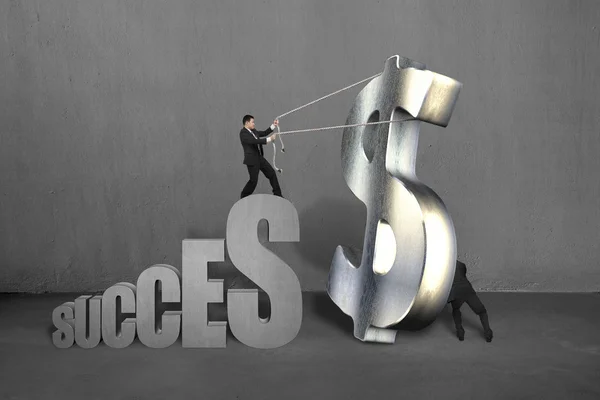 Trying to stand large money symbol for success — Stock Photo, Image