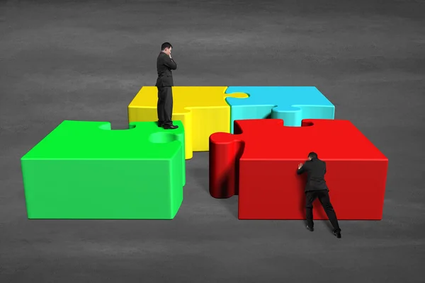 Team work for assembling puzzles — Stock Photo, Image