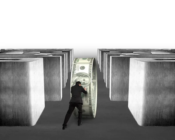 Pushing money circle through concrete maze — Stock Photo, Image