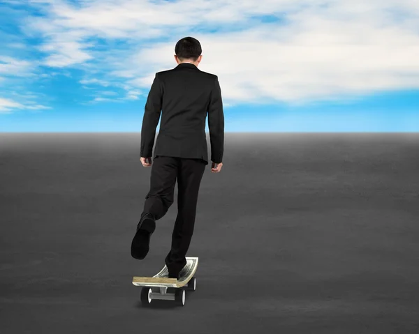 Skateboarding on moneny skateboard with blue sky — Stock Photo, Image