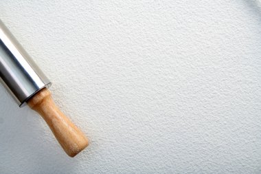 oklava üzerinde buğday unu