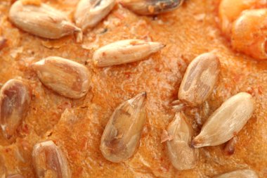 ayçiçeği tohumlu ekmek