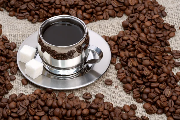 Filiżanka kawy z ryczałtu cukru i fasoli — Zdjęcie stockowe