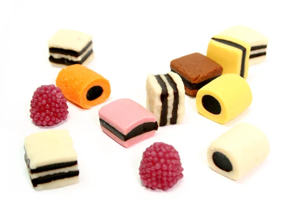 Fruit snoepjes in de vorm van verschillende kleur 3 rollen — Stockfoto