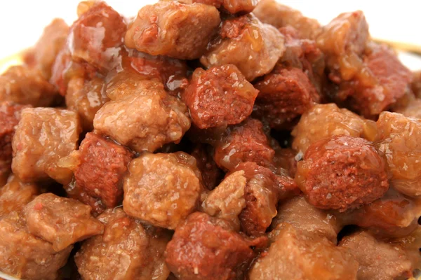 Kediler ve köpekler için yiyecek.