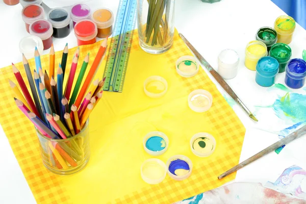 Tools of the artist: paints, brushes, pencils and a paper — Stock Photo, Image