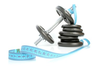 sağlıklı dumbell üzerinde beyaz izole