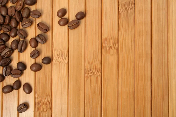 Grains of coffee on a wooden carpet — Stock Photo, Image