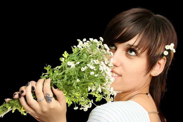 Het mooie meisje met bloemen — Stockfoto