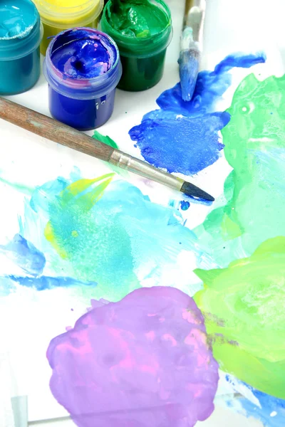 Tools of the artist: paints, brush and a paper — Stock Photo, Image