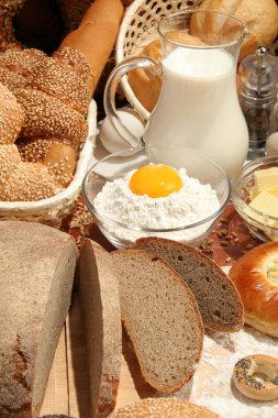 ekmek, un, süt, tereyağı, yumurta