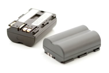 iki şarj edilebilir fotoğraf makinesi akümülatörler