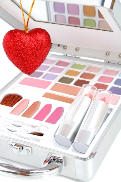 Makeup briefcase and heart — Stock Photo, Image