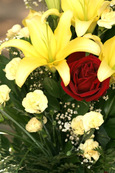 Yellow lily and red rose — Stock Photo, Image