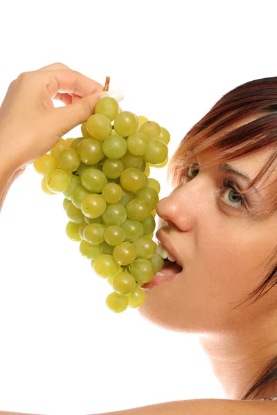 Menina com um aglomerado de uvas verdes — Fotografia de Stock