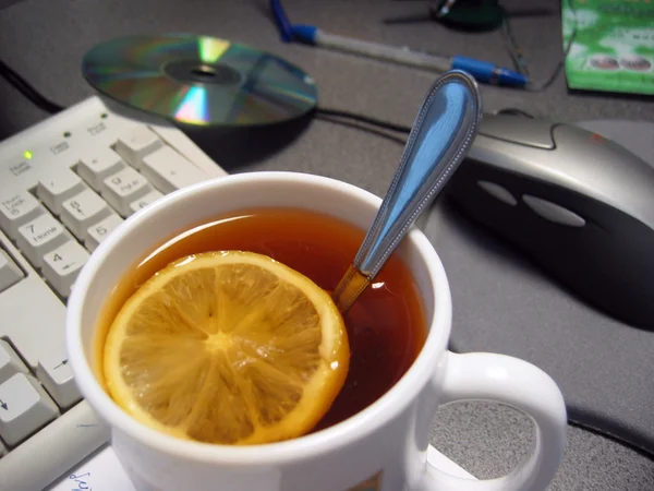 Morning tea with a lemon for the programmer — Stock Photo, Image