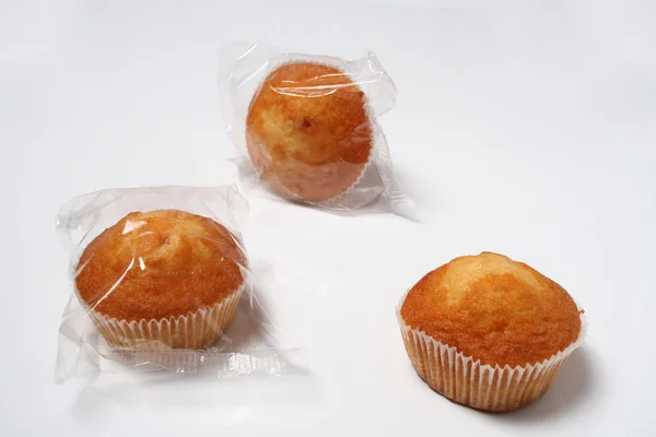 Mały fruitcakes z nadzieniem truskawkowym — Zdjęcie stockowe