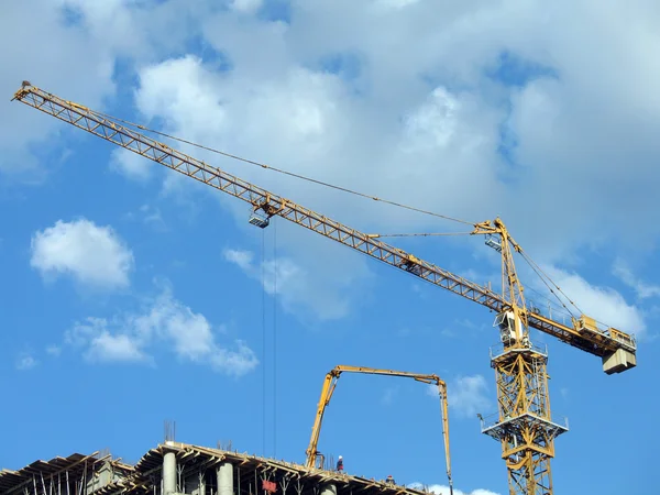 Yellow tower crane on a construction site — Stock Photo, Image