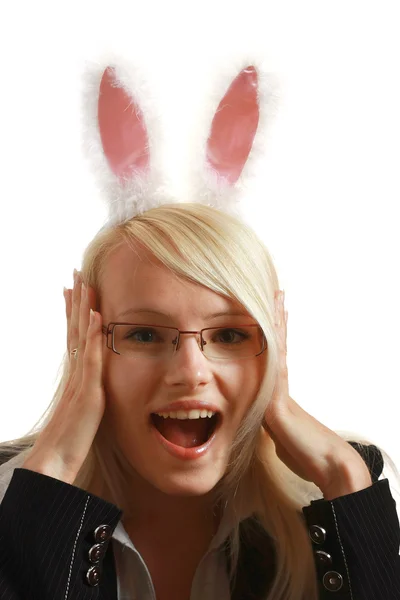 Une jeune femme d'affaires attrayante avec des oreilles de lapin — Photo