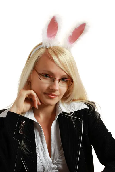Una giovane donna d'affari attraente con orecchie da coniglio — Foto Stock