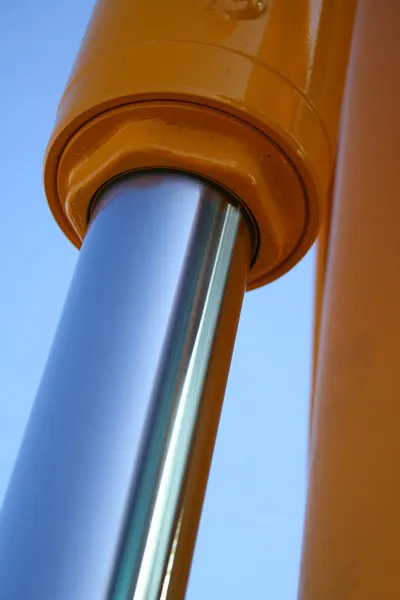 chromeplated piston hidrolik sisteminin bir tırmık