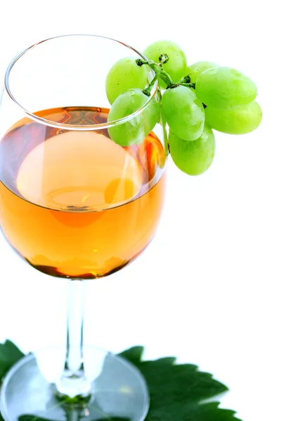 Green grape cluster and wine — Stock Photo, Image