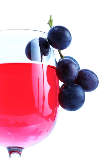 Racimo de uva azul y vino tinto —  Fotos de Stock