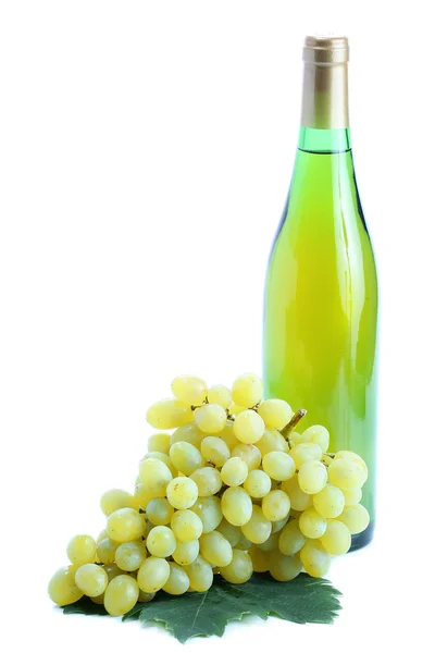 Green grape cluster and wine — Stock Photo, Image