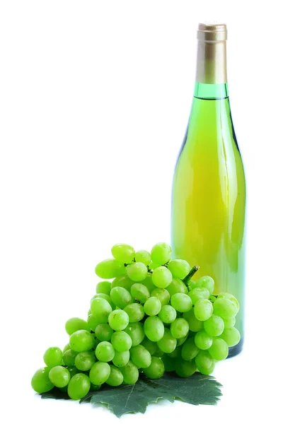 Green grape cluster and wine — Stock Photo, Image