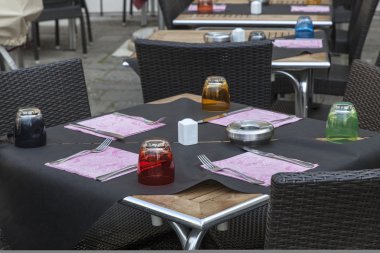 restoranın terasında