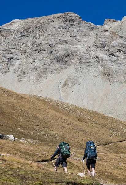 Wandern in den Alpen — Stockfoto